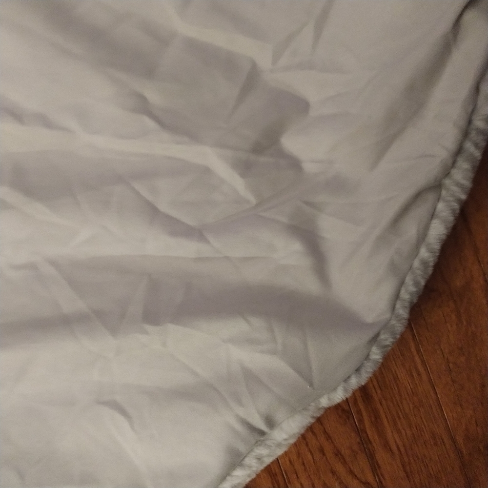 Mumbai Christmas Tree Skirt Platinum Faux Mink Fur Round Gorgeous Skirt 54" - Picture 7 of 11